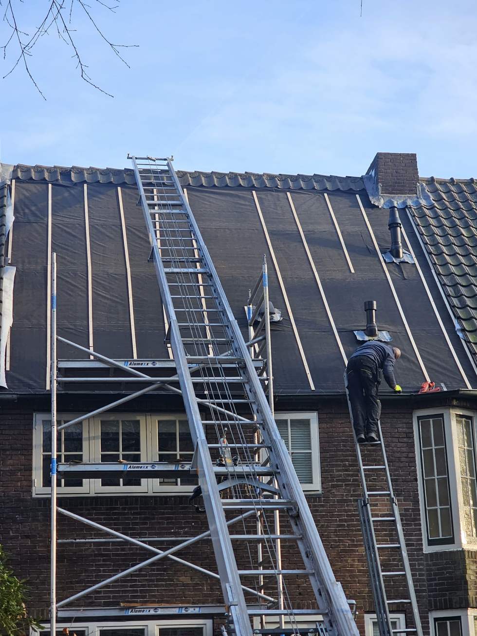 Dampopen folie aangebracht: waterkerend, ademend dakvlak